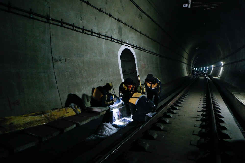 彭水铁路运营隧道病害现状